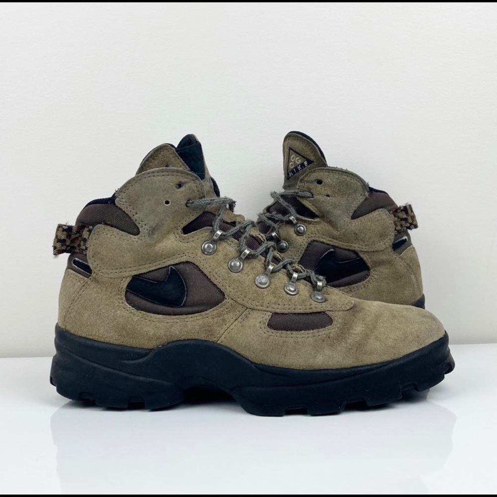Vintage 90's Nike Air ACG Hiking Trail Boots Tan Suede Women's Size 8.5 Retro